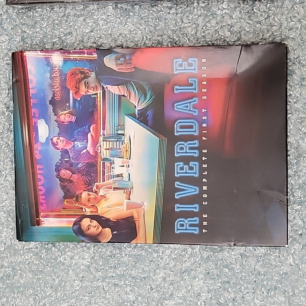 Riverdale Sesaon 1 and 2 on DVD - Picture 2 of 5